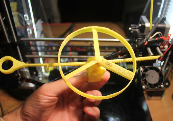 3D打印螺旋槳玩具飛上4層樓高！